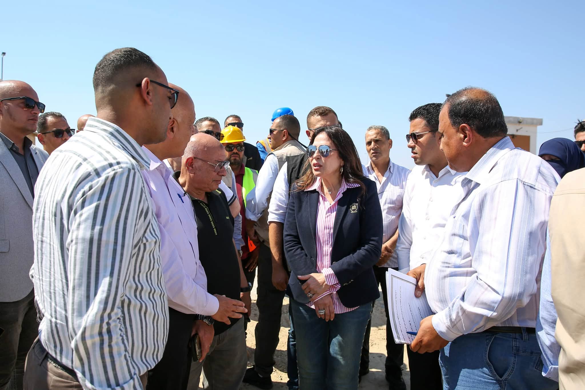تفقد وزيرة الإسكان محطة معالجة الصرف الصحي بمرسى مطروح