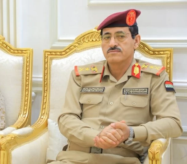 وزير الدفاع اليمني يؤكد استمرار التصدي لتهديدات الحوثي