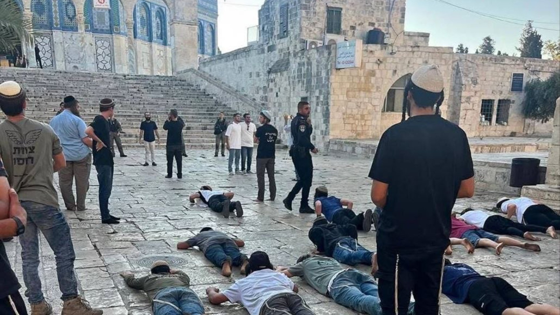 اقتحام المسجد الأقصى: وزراء إسرائيليون يقودون الهجوم