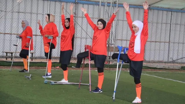 فريق كرة القدم النسائي للمبتورين في غزة