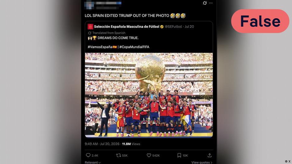 حقيقة حذف ترامب من صورة احتفالات كأس العالم