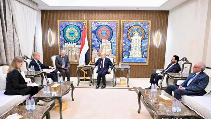 العليمي يشيد بجهود غروندبرغ في إحياء السلام باليمن