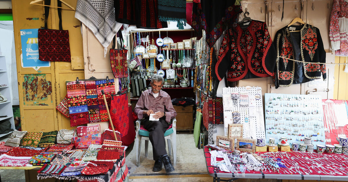 إسرائيل تُقر توسعة مدرسة للمستوطنين في الخليل