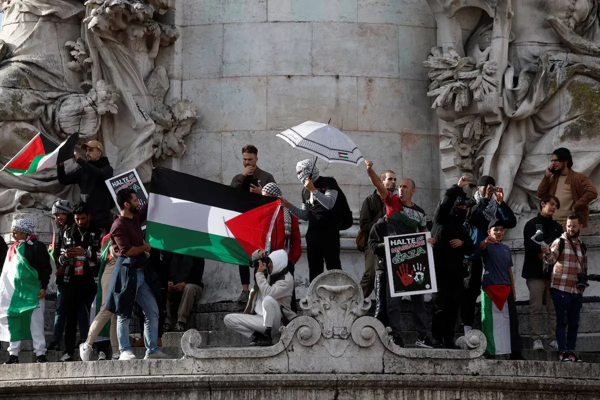 تظاهرة باريس تطالب بالإفراج عن الطبيب الفلسطيني حسام أبو صفية