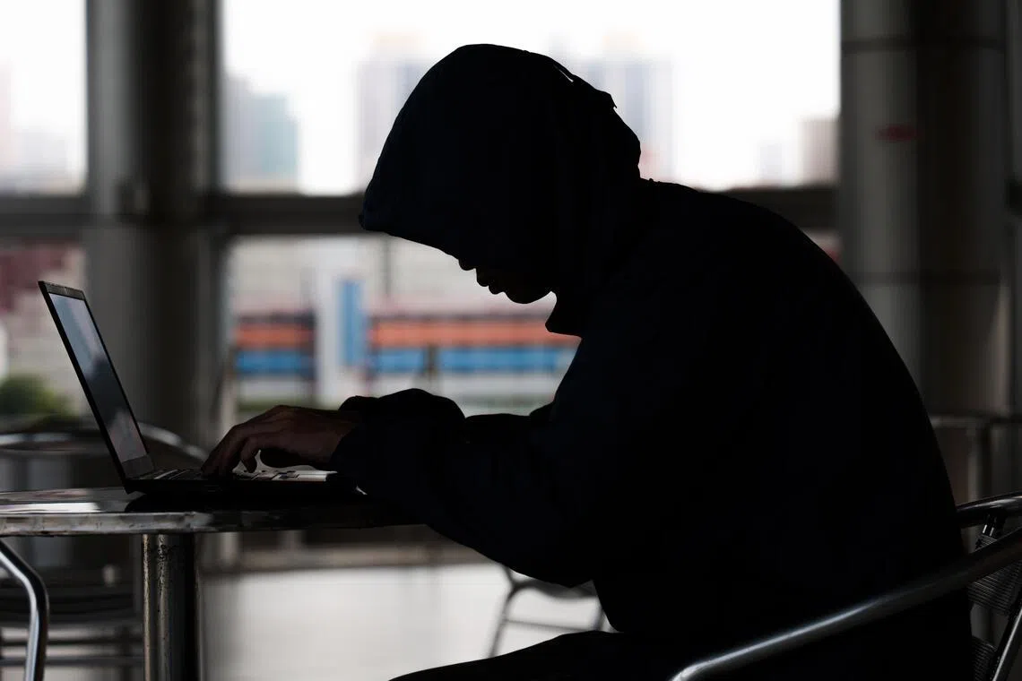 اعتقال رجل بتهمة الاحتيال وسرقة 86 ألف دولار