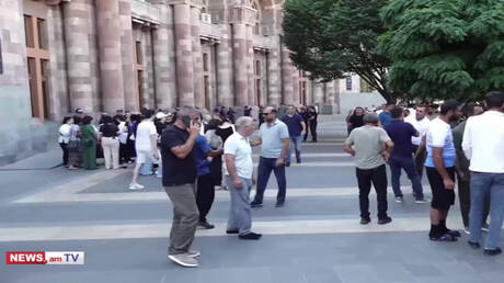 احتجاج مربي الأسماك في يريفان ضد السياسات الحكومية