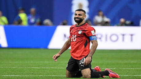 جماهير بشكتاش تهتف لمحمد صلاح خلال تقديم تروسارد