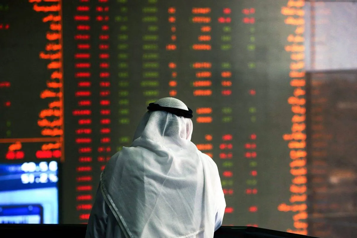 تباين أسواق الخليج بسبب التوترات في مضيق هرمز
