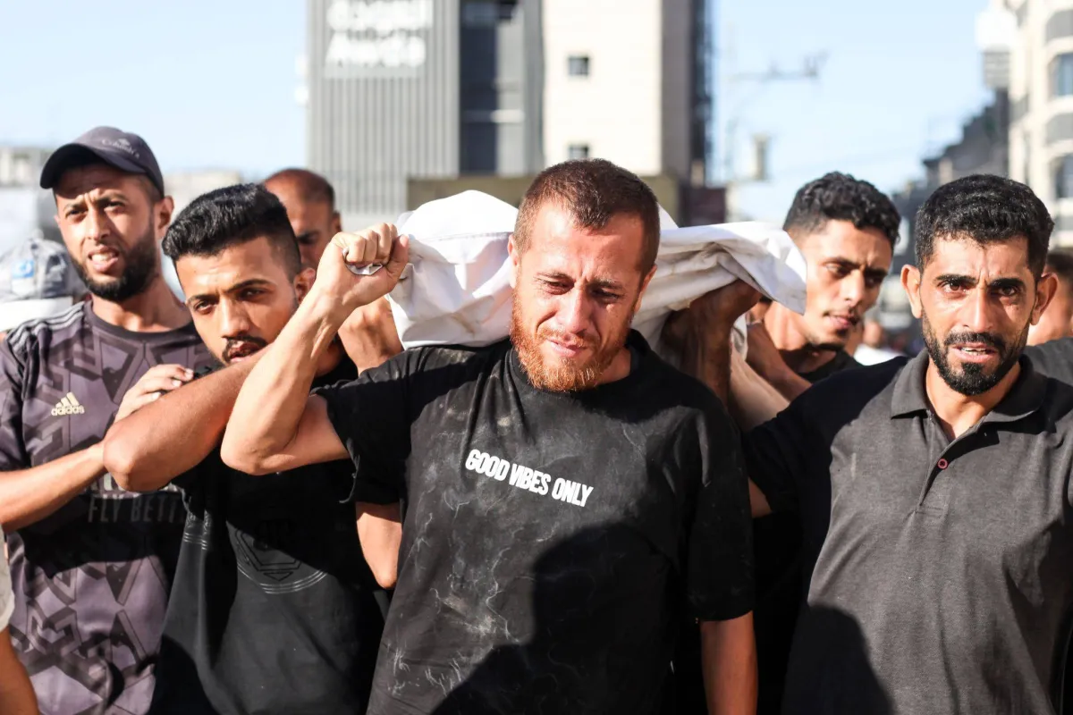 غارة إسرائيلية تقتل 8 فلسطينيين في غزة