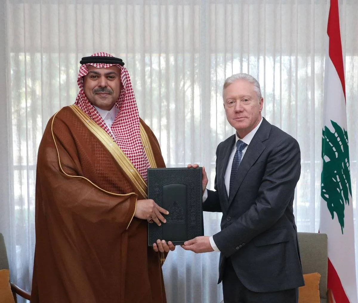 تسليم أوراق اعتماد السفير السعودي الجديد في لبنان