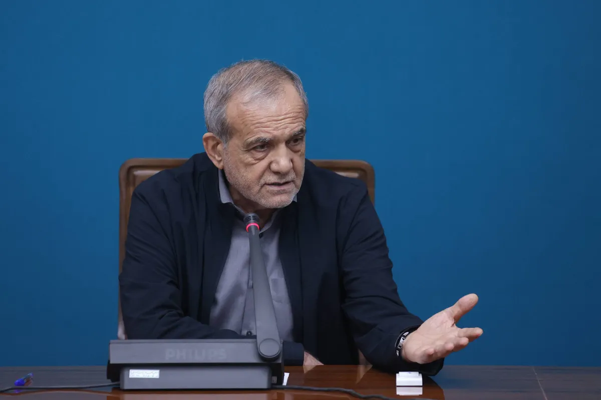 إيران تهدد بإغلاق باب المندب في مواجهة أمريكية
