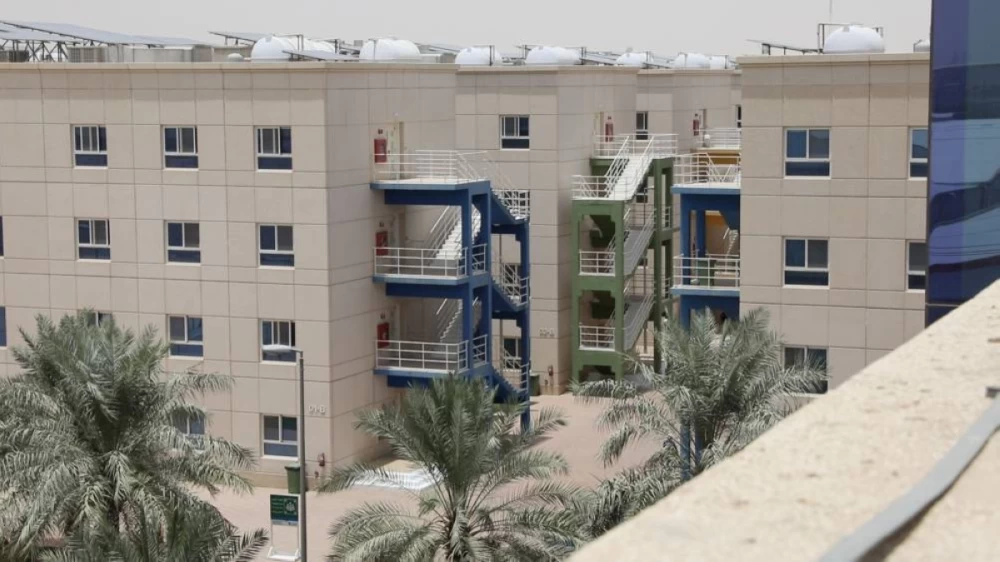 السعودية تدعو للإبلاغ عن مخالفات السكن الجماعي