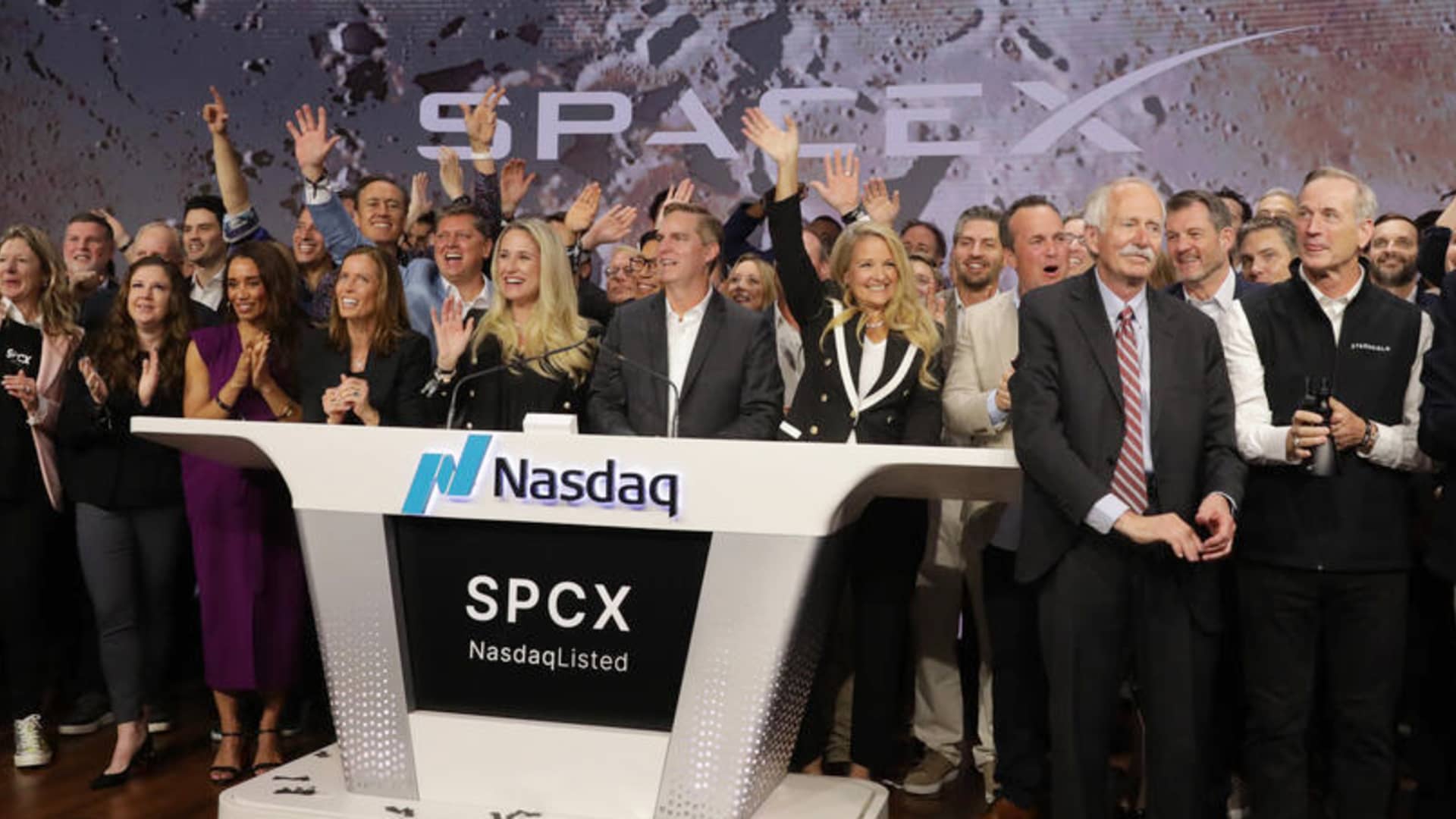 SpaceX تُعلن عن موعد أول تقرير أرباح