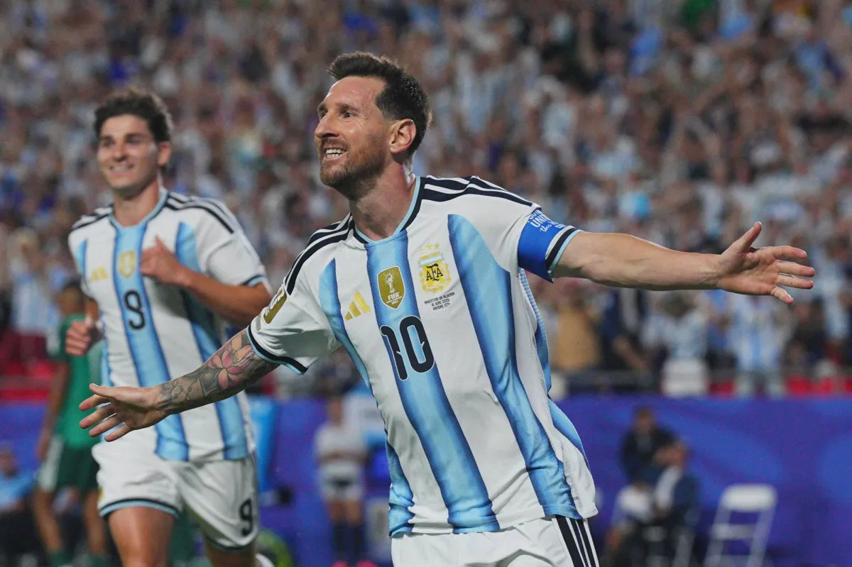 ميسي يبكي بعد تسجيل هدفه الأول في كأس العالم