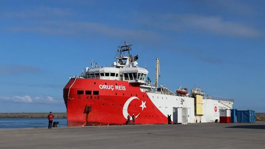 سفينة TCG Oruc Reis تحتفل بذكرى تأسيس الولايات المتحدة
