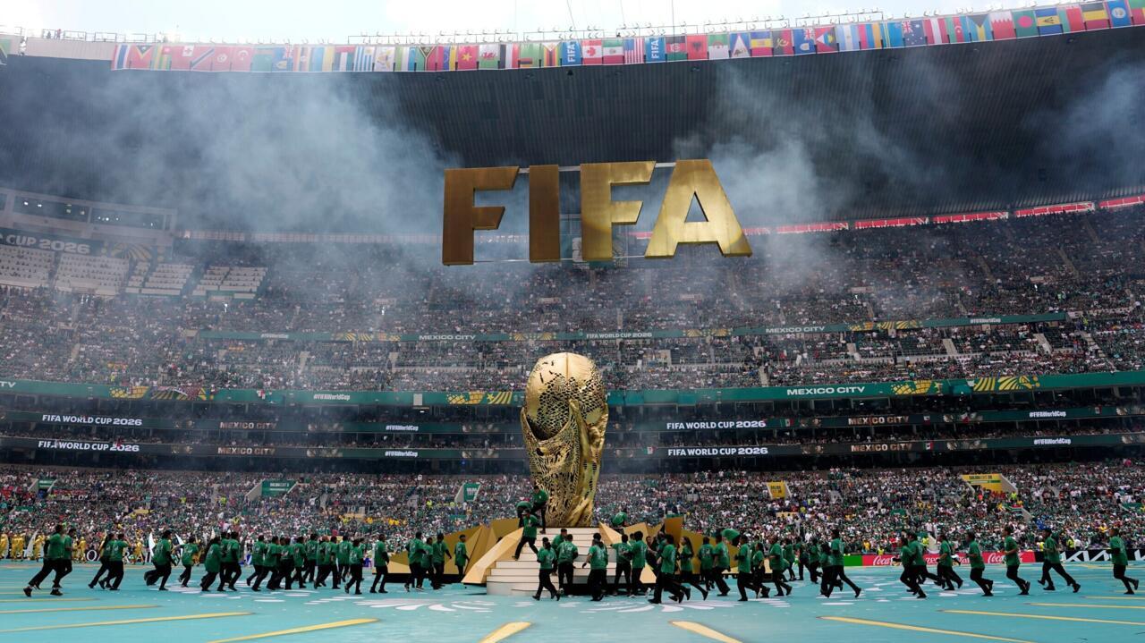 تتويج الأحلام: جائزة كأس العالم بين إسبانيا والأرجنتين