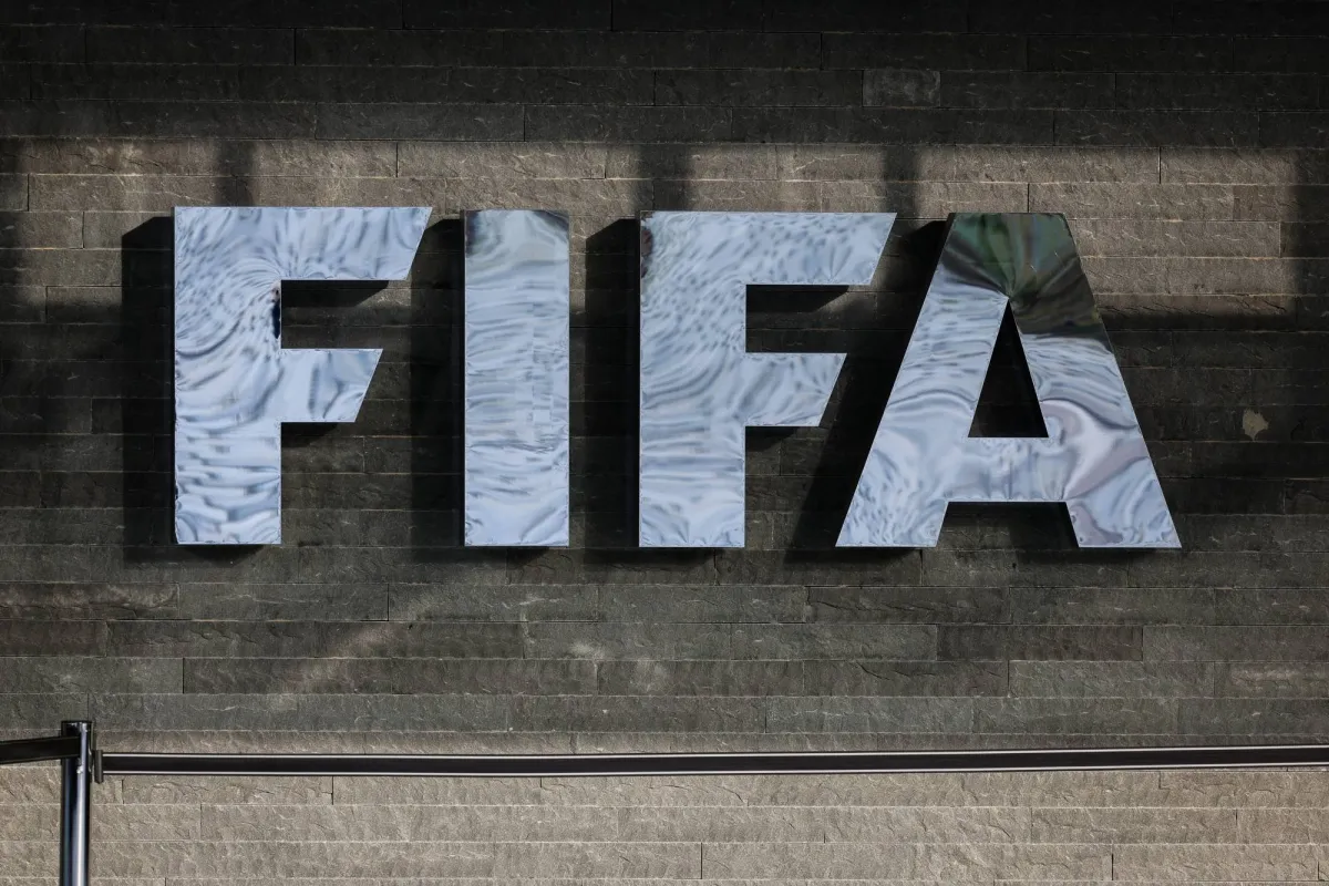 فيفا يناقش رفع الحظر عن روسيا بعد قرار الأولمبية الدولية