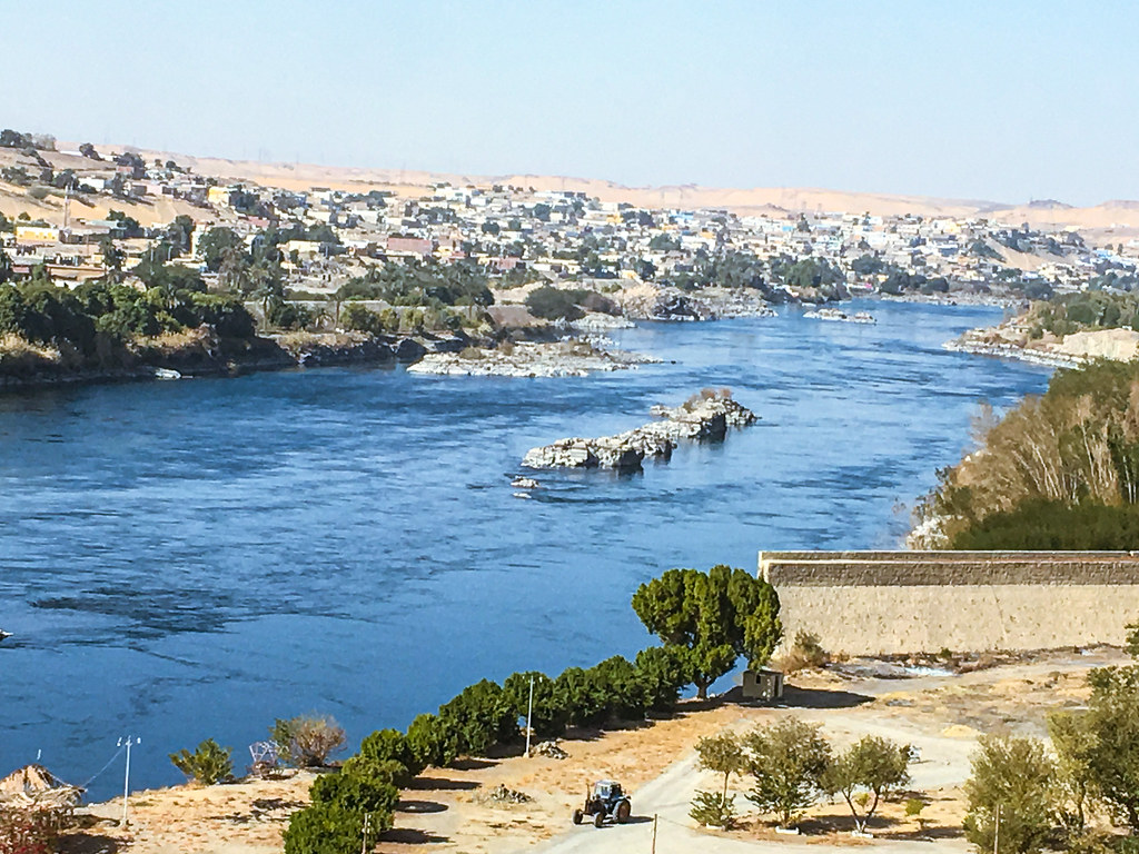 حملة رفع الإشغالات في أسوان