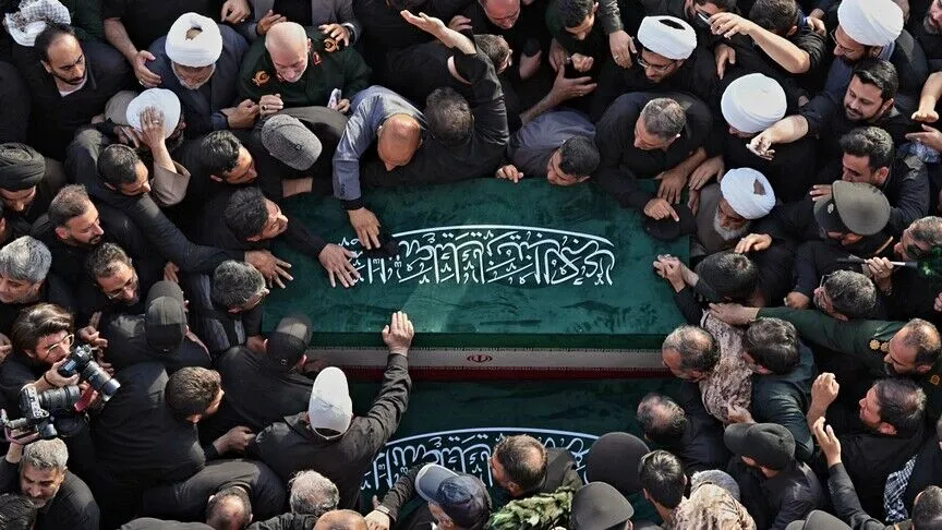 جثمان خامنئي يصل العراق وسط مراسم تأبين