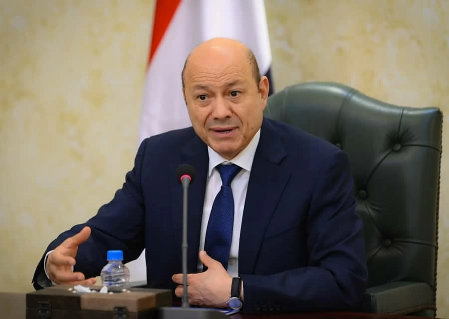 العليمي يؤكد التزام الدولة اليمنية بحماية المواطنين