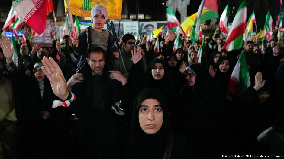 تزايد التوترات في إيران مع اقتراب توقيع الاتفاق الأمريكي