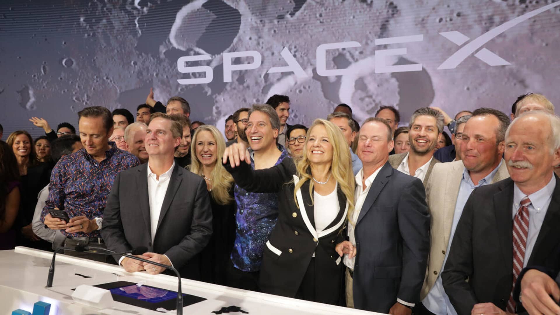 SpaceX تدخل صناديق الاستثمار: تقلبات جديدة في السوق